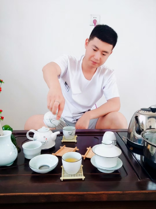 日月的第二张照片--荆州相亲服务中心