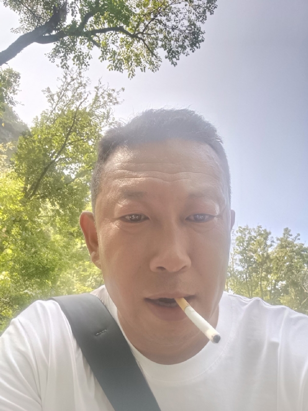 中年大叔的第一张照片--荆州相亲服务中心