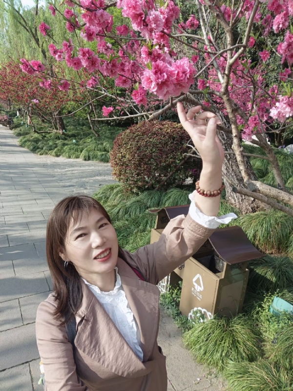 丽娜的第四张照片--荆州相亲服务中心