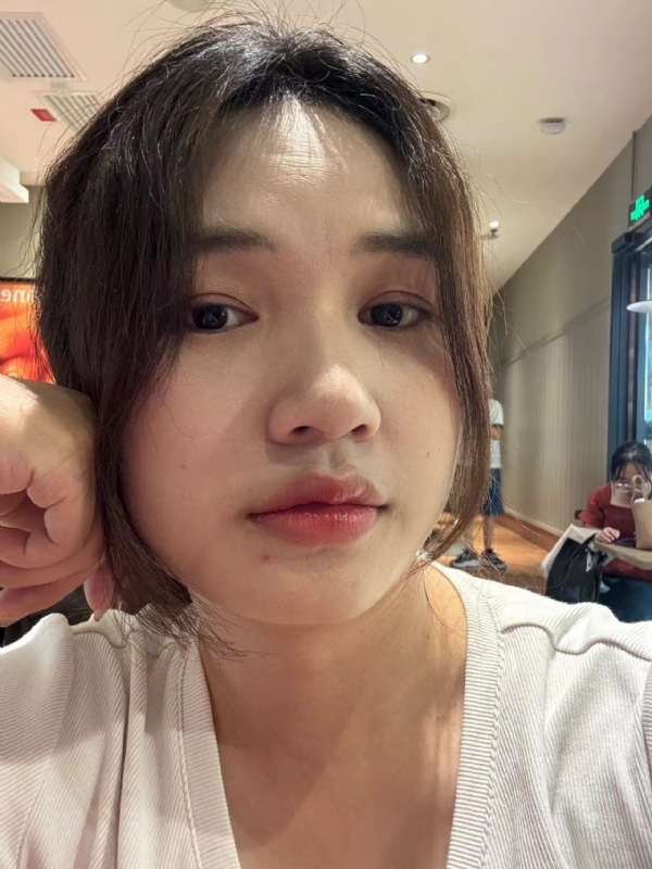 粉墨的第一张照片--荆州相亲服务中心