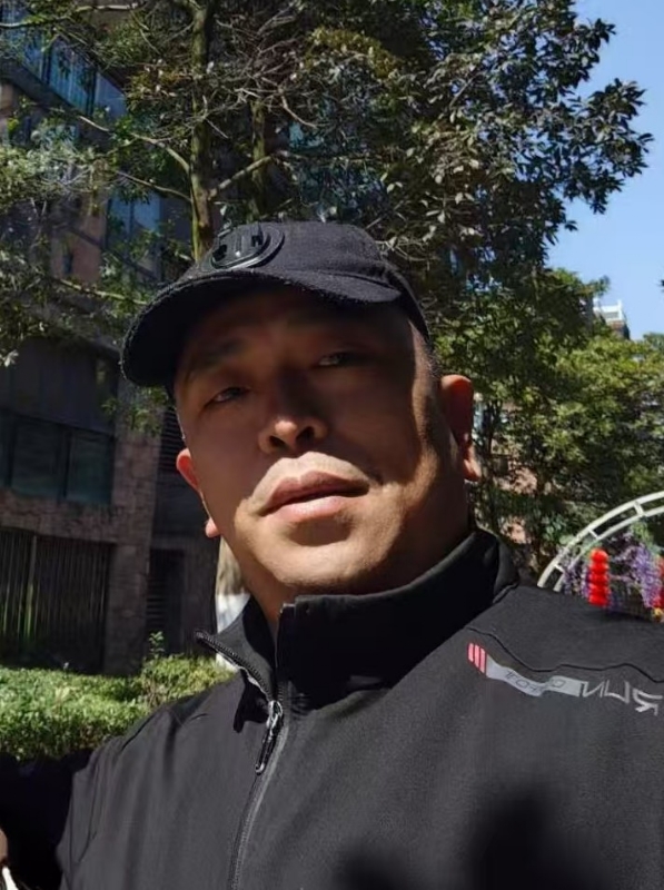 蓝色海洋的第一张照片--荆州相亲服务中心